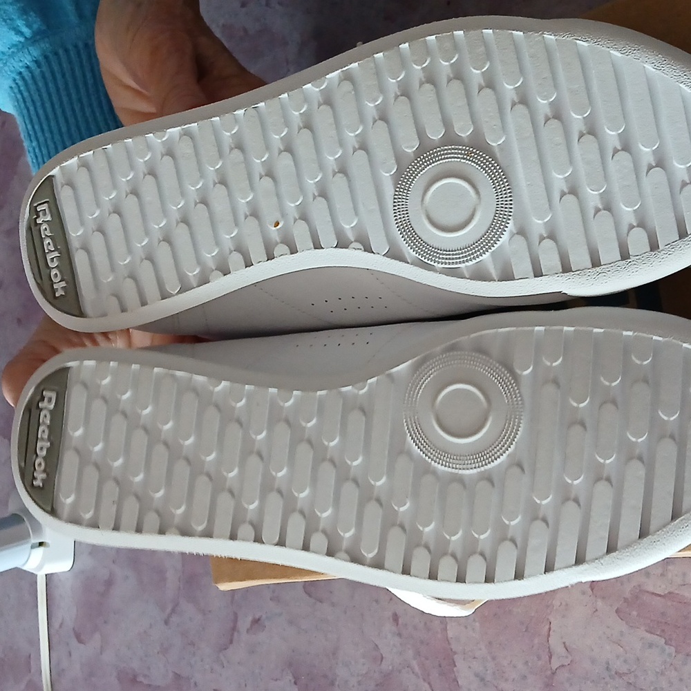 Reebok Classic White Women's Sneakers - Picture 3 of 3